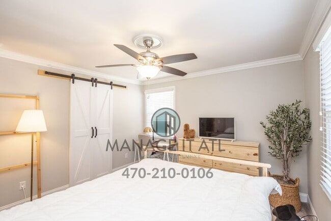 Building Photo - FULLY RENOVATED 2 Bedroom House close to I...