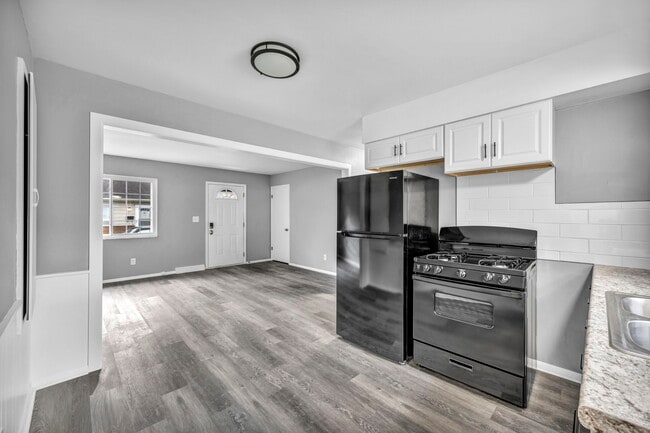 Building Photo - 231 Randel Ave