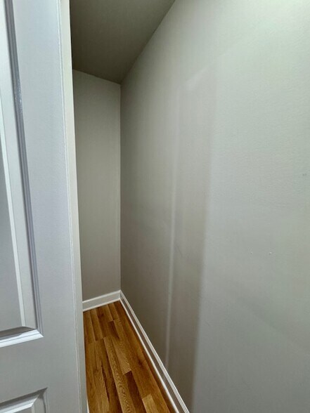 Building Photo - 3647 N Marshfield Ave