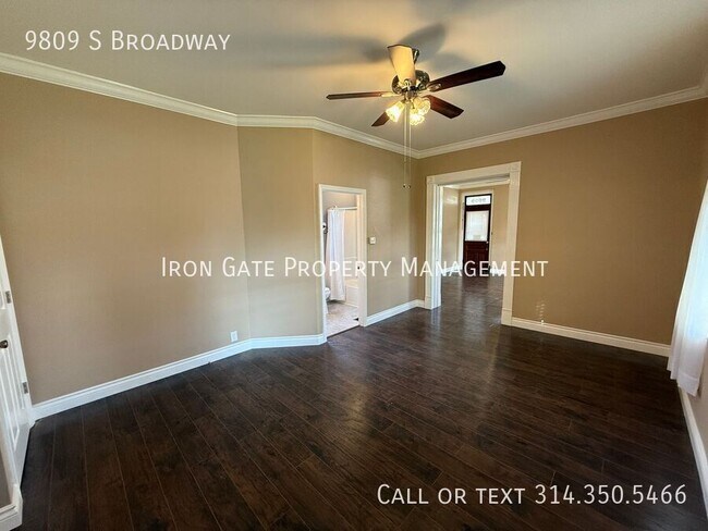 Building Photo - 9809 S Broadway