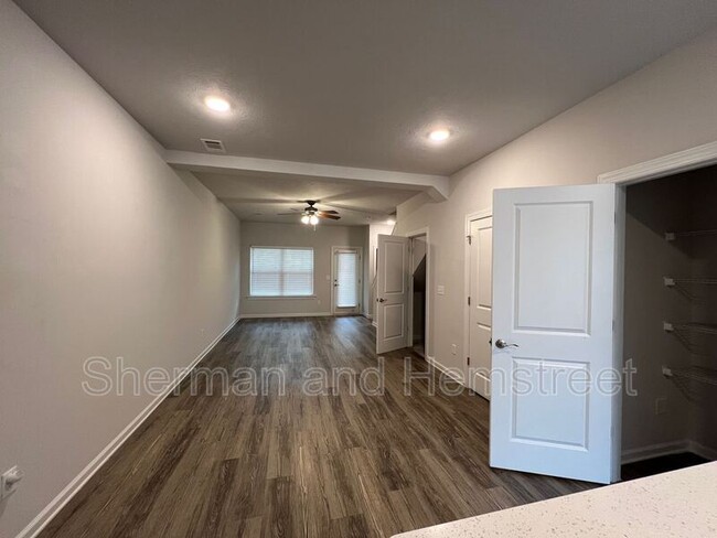 Building Photo - 5014 Mimosa Dr