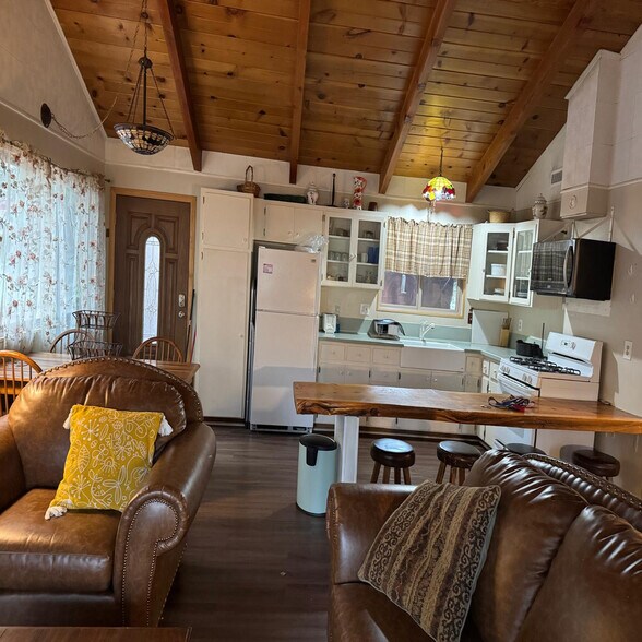 Building Photo - 42939 Fairy Ave