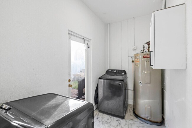 Building Photo - 1260 SW 32nd St