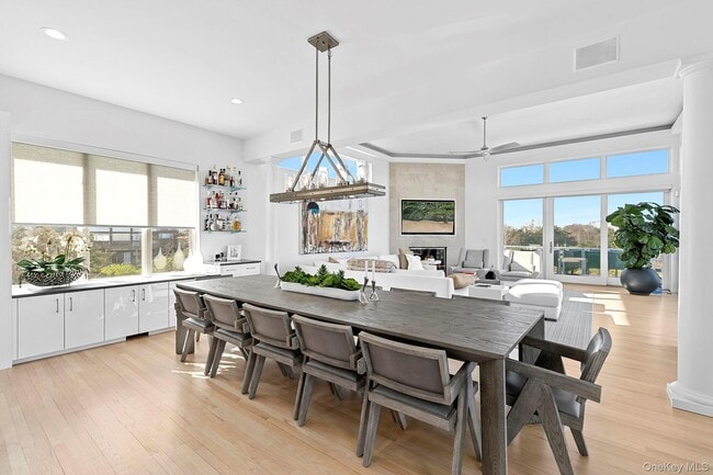 Building Photo - 3 Old Meadow Bend