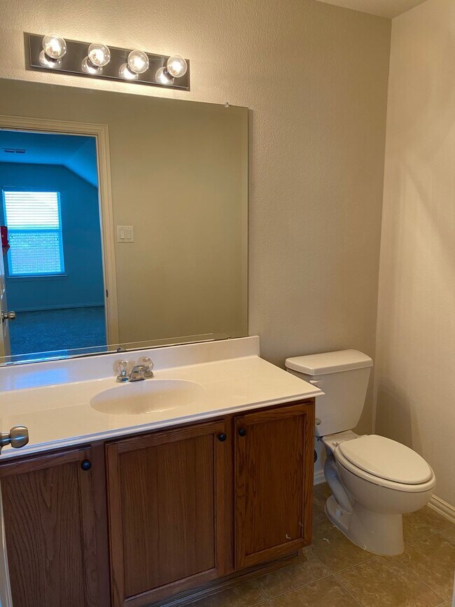 Building Photo - Spacious 2 Story Home in Weatherford Texas