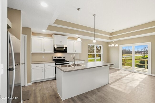 Building Photo - 2882 Lake Cir Dr