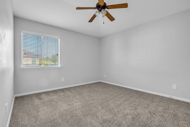 Building Photo - 23610 Hidden Maple Dr