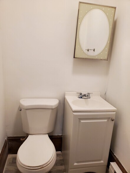 1.5 bath - 918 W Marshall St