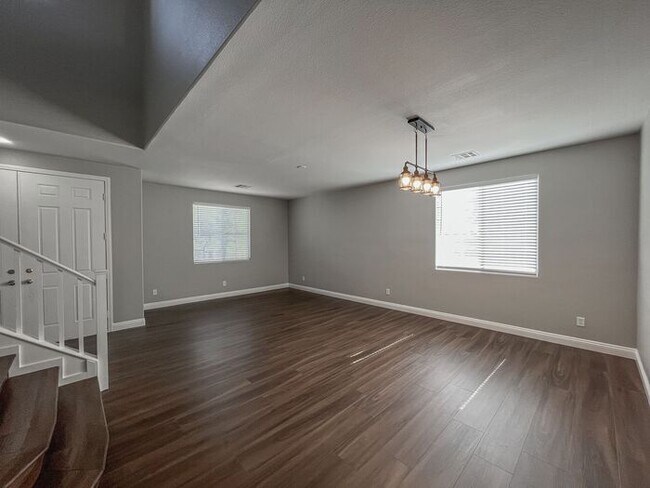 Building Photo - Stunning 5-Bedroom Home in Gated Community...