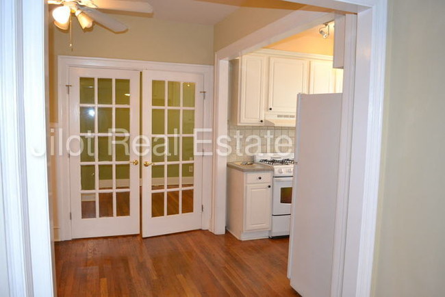 Building Photo - 673 Boulevard NE