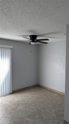 Building Photo - 913 Vedral Pl