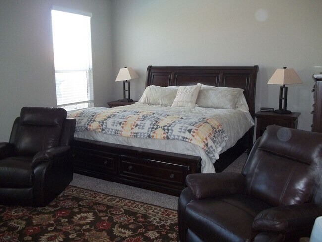 Building Photo - Stunning Fully furnished home 3 bed 2.5 baths 2056 sq ft w/heated pool!!! Must see will rent fast!