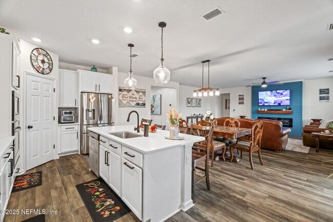 Building Photo - 12897 Logans Walk Ln