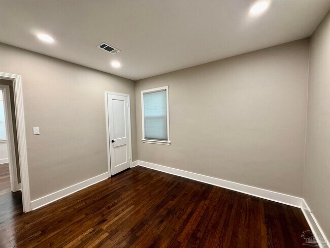 Building Photo - 2050 N 13th Ave
