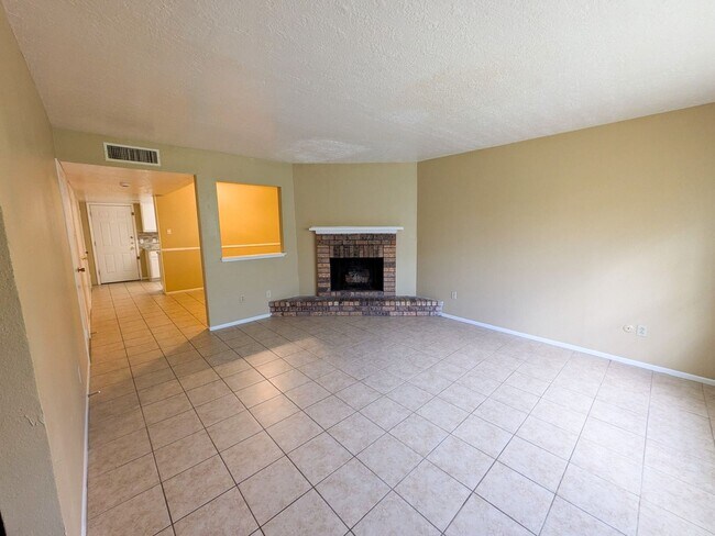 Building Photo - 2700 N 16th St