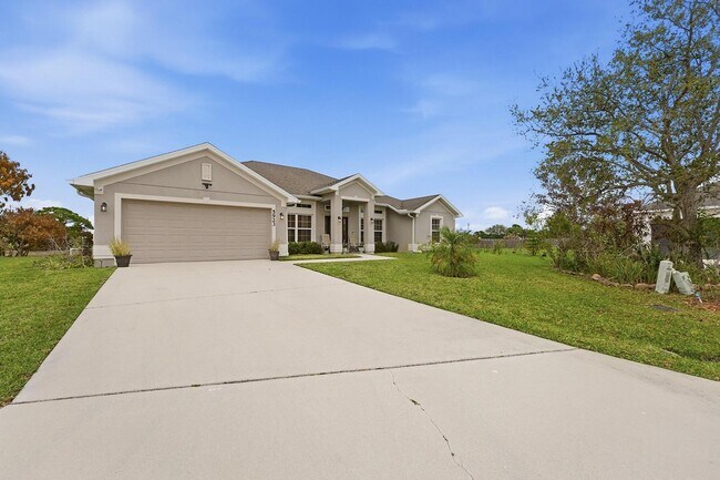Building Photo - 5923 NW Brianna Ct