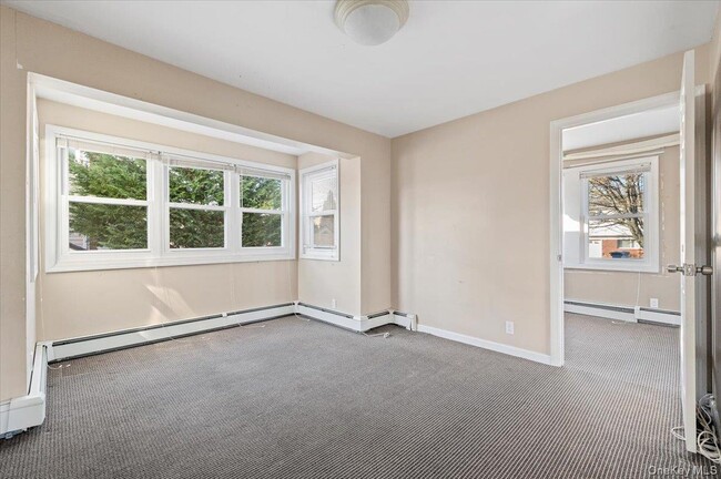 Building Photo - 8 Garfield Ave