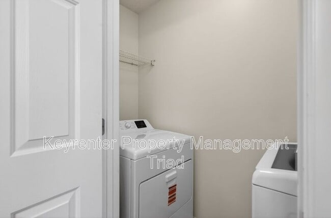 Building Photo - 138 Tannenbaum Cir