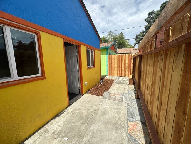 Building Photo - 1544 Maryland Ave