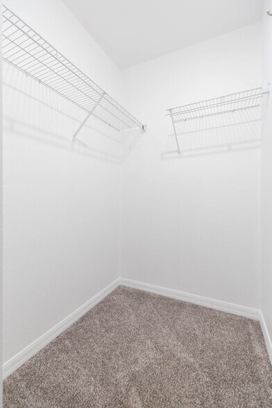 Building Photo - 15939 Fishhawk View Dr