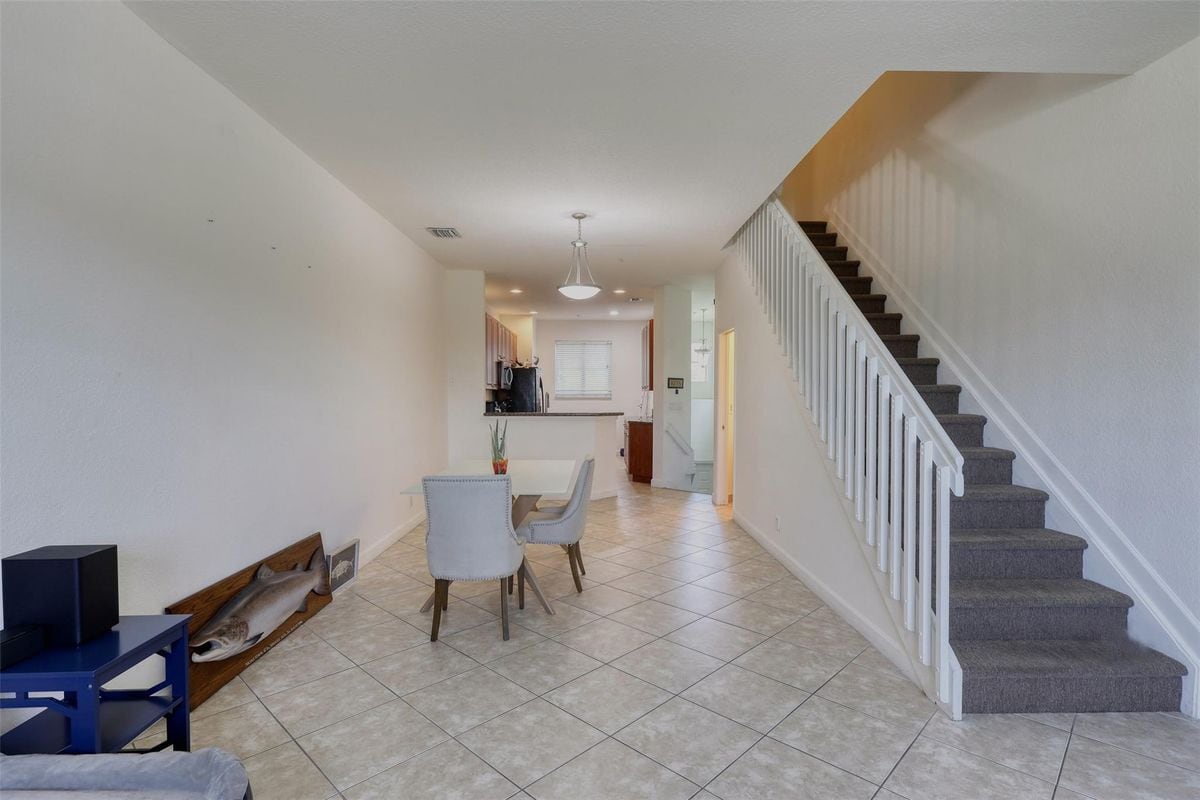 Building Photo - 121 Bayfront Dr