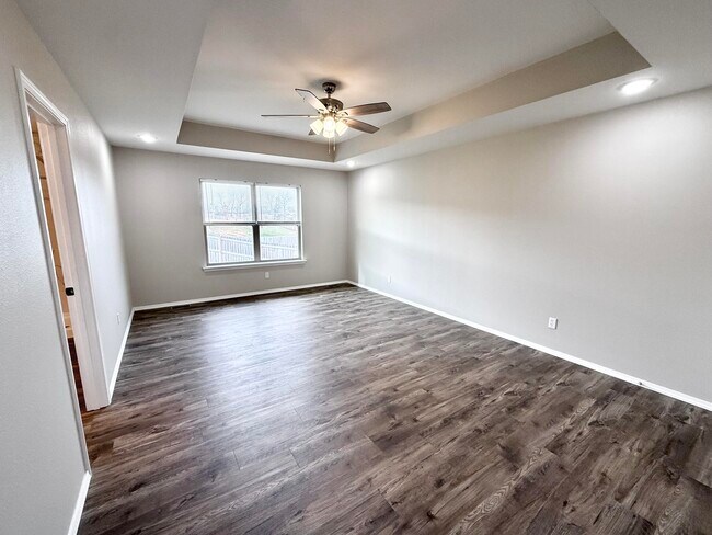 Building Photo - 633 S Southgate Dr