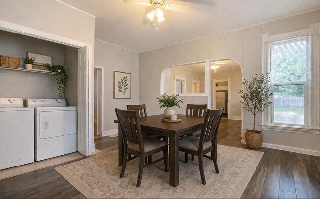 Building Photo - 811 Park St SW