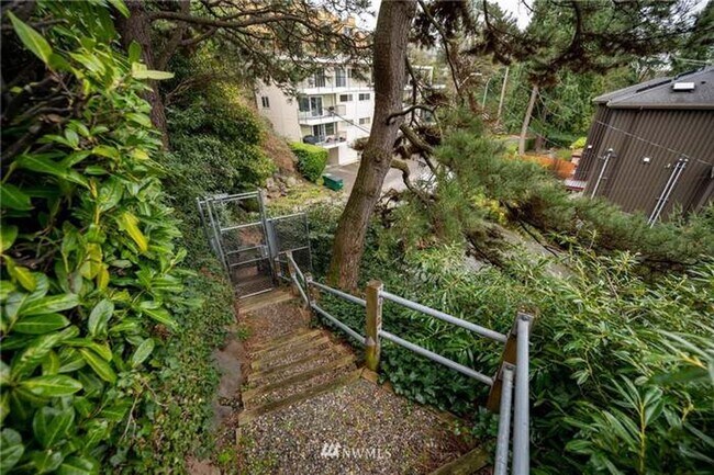 Building Photo - Sunny 1 bed 1 bath condo in Fremont