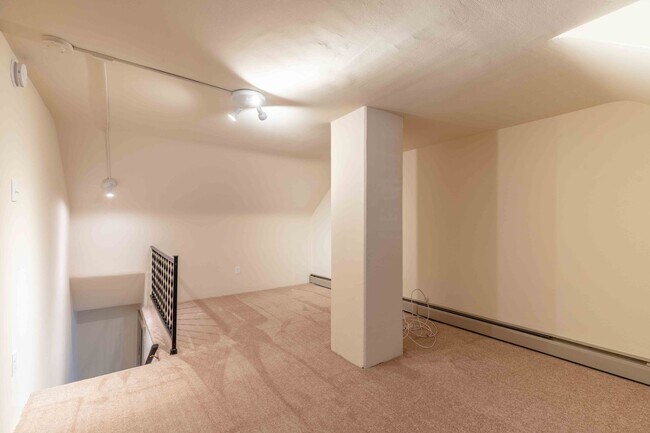 Building Photo - 2 bed/1 bath Townhome in WC Boro w/Off Street Parking