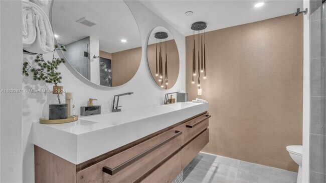 Building Photo - 3051 NE 47th Ct