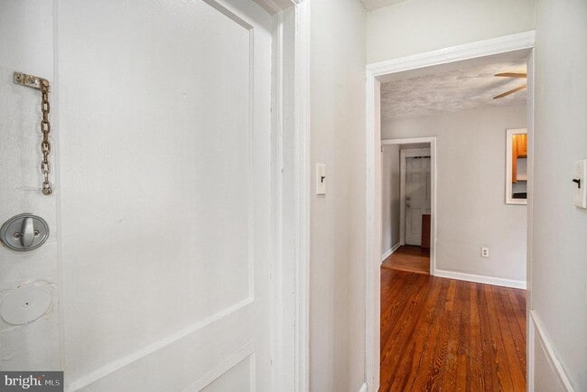 Building Photo - 404 E Jefferson St