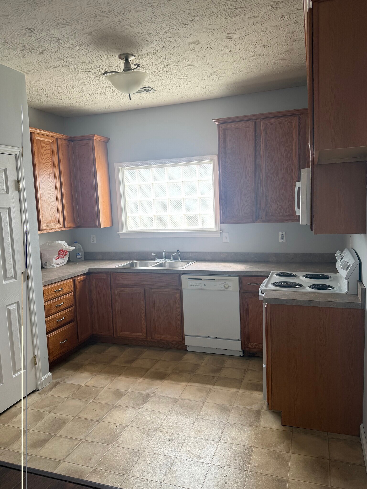 Building Photo - 431 16th St