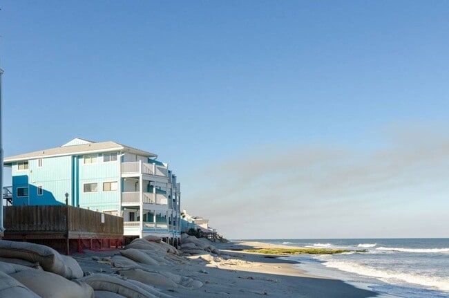 Building Photo - 1437 Fort Fisher Blvd S