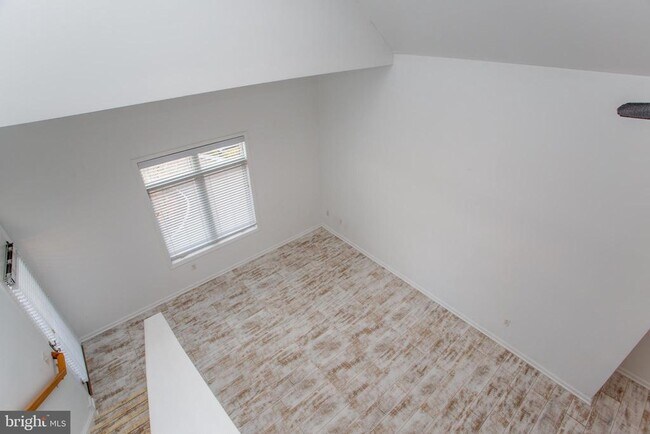 Building Photo - 523 Carson Terrace