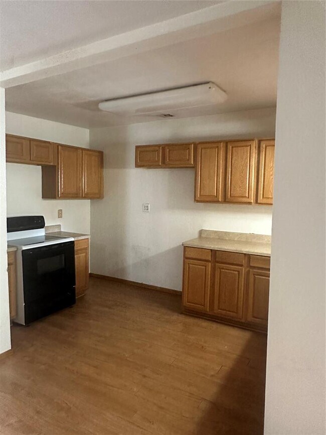 Building Photo - 815 Sunset Dr