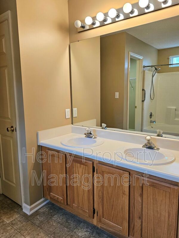 Building Photo - 109 Gremar Dr.
