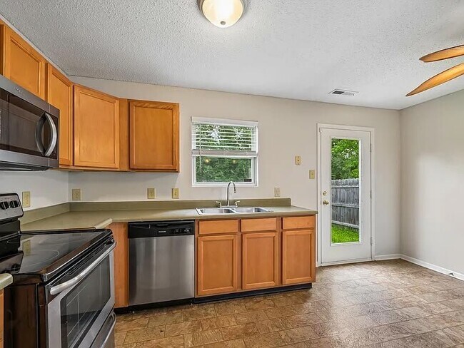 Building Photo - 11355 Congaree Way