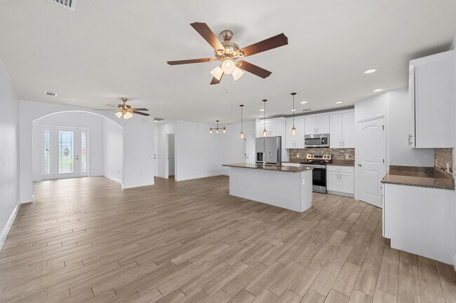 Building Photo - 531 Topeka Rd SW