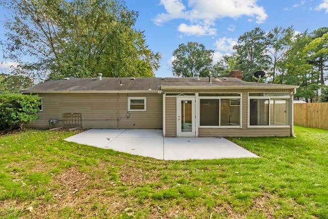 Building Photo - Great Location and Access to Interstate!