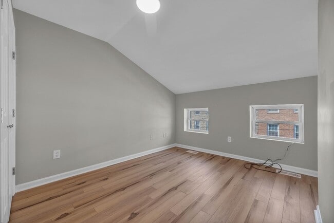 Building Photo - 207 S Regester St