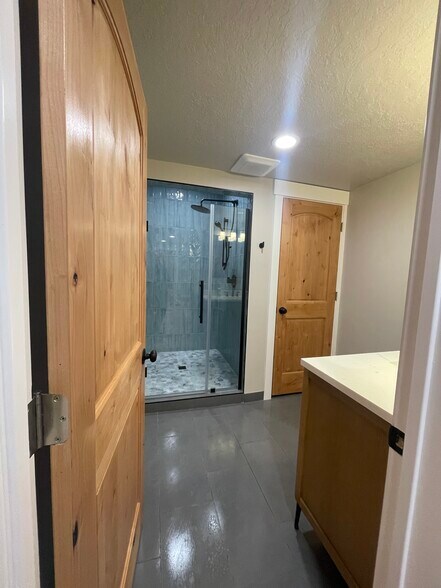 Building Photo - 4643 Balsam Dr