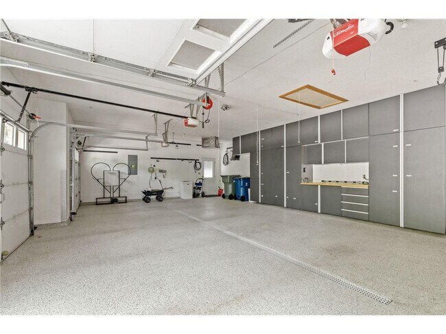 Building Photo - 6210 Deerwood Cir N