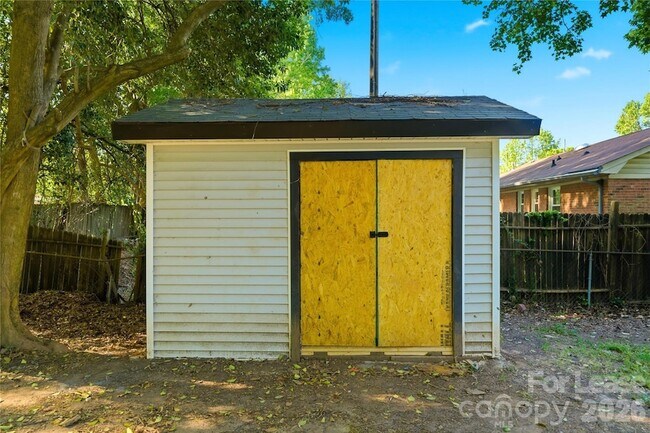 Building Photo - 6126 Amberly Ln