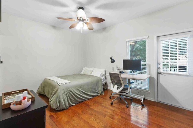 Building Photo - 1307 Kinney Ave