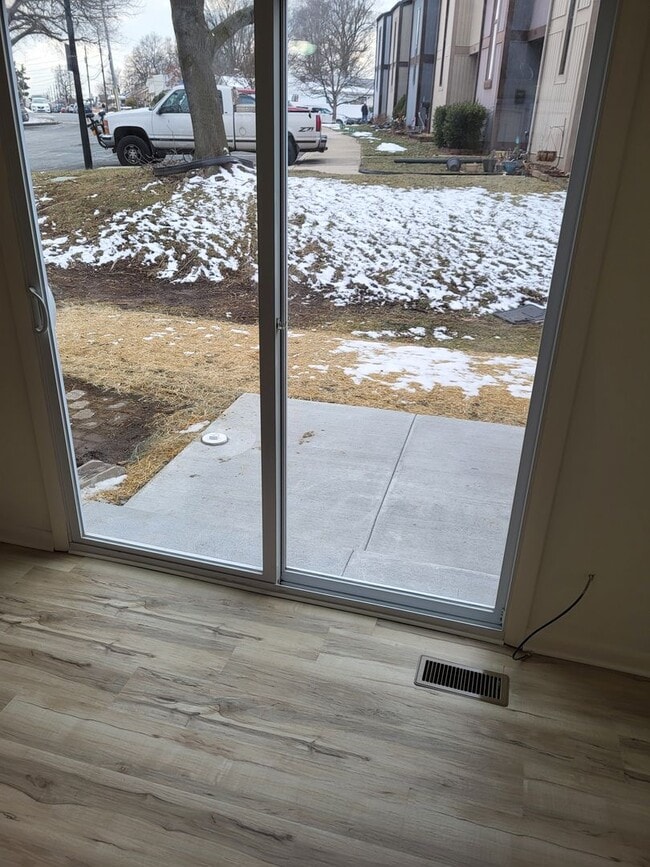 Building Photo - RENOVATED 3 Bedroom Community Treasure!