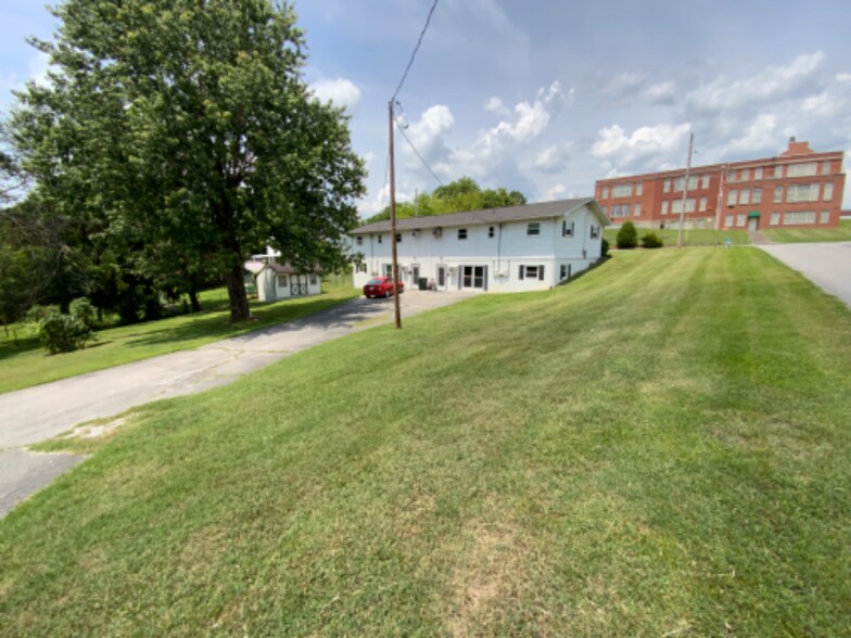 Building Photo - 701 Carson St