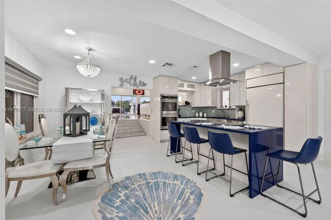 Building Photo - 317 S Riverside Dr