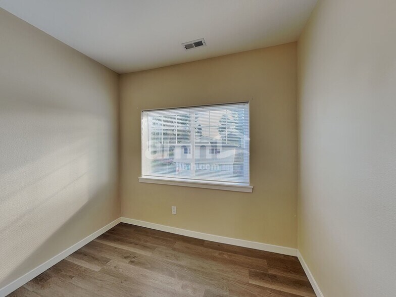 Building Photo - 7353 Rainier Dr