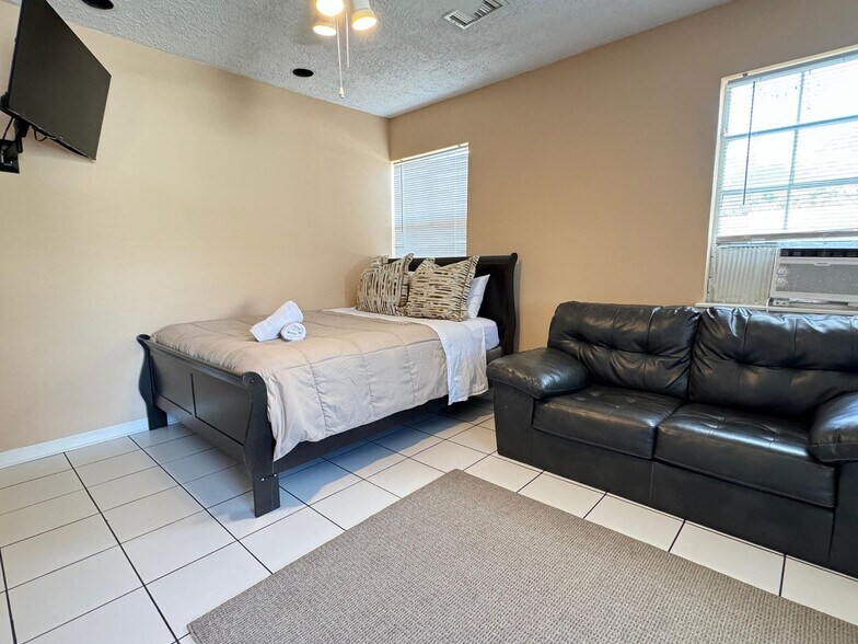 Building Photo - 7326 Lake Floy Cir