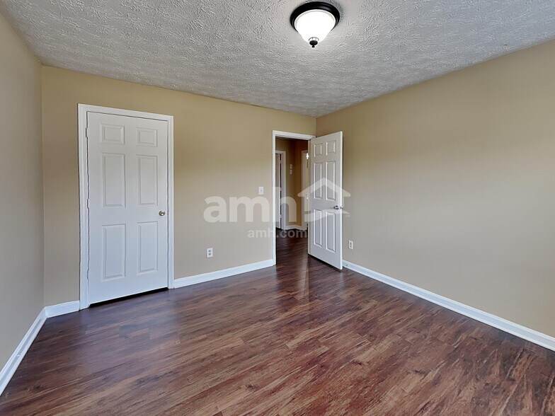 Building Photo - 1545 Maple Pointe Ct